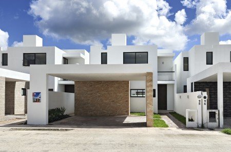 Casa en venta en Merida  Lucciana Residencial Recamara en planta baja  alberca